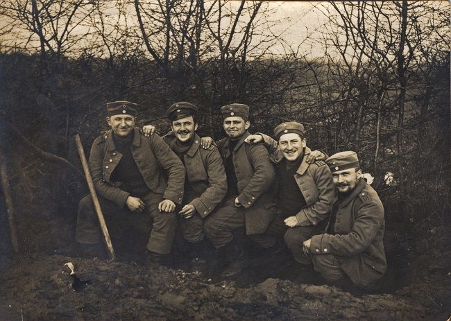 A Gefreiter and four plain Jägers of JB 13 at Warneton in January 1915