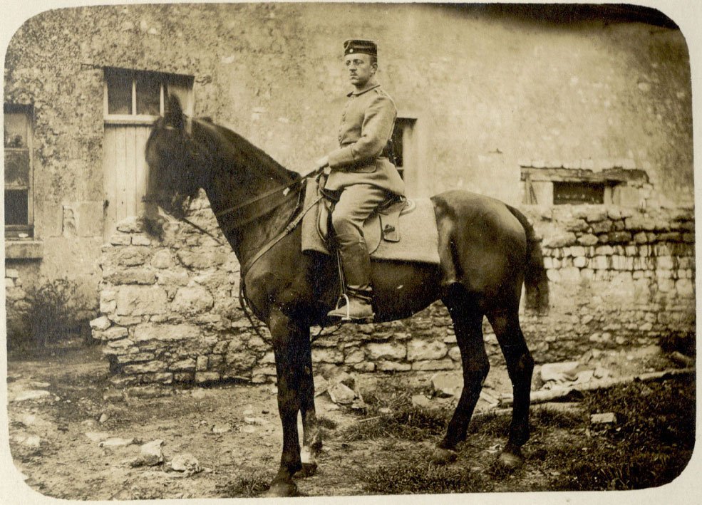 The last known wartime photo of Arno, with a note to the Leonhardis on the back dated 29th July 1916.