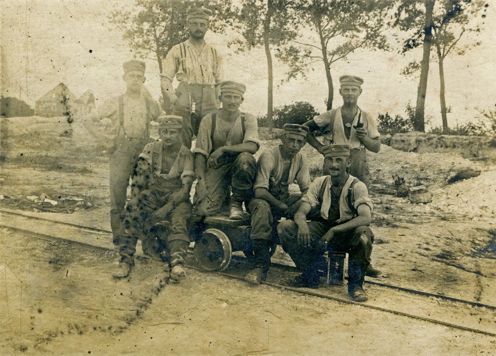 Sadly undated photo from the album of Max Wunsche (SR 108), depicting one of the small but invaluable trolleys used on the Förderbahn shown on the preceding map.
